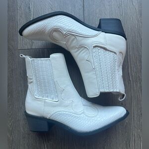Coconuts by Matisse white booties western size 6.5